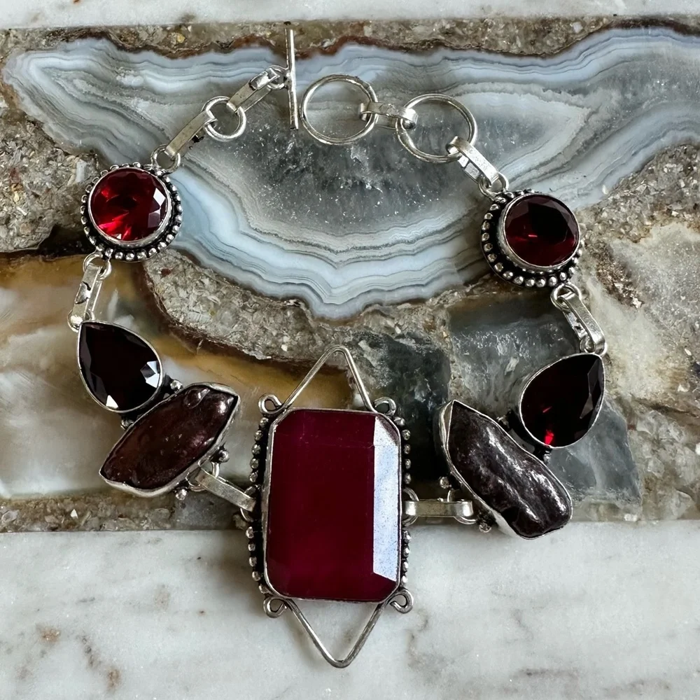 2136 Gorgeous Silver and Red Gemstone Bracelet